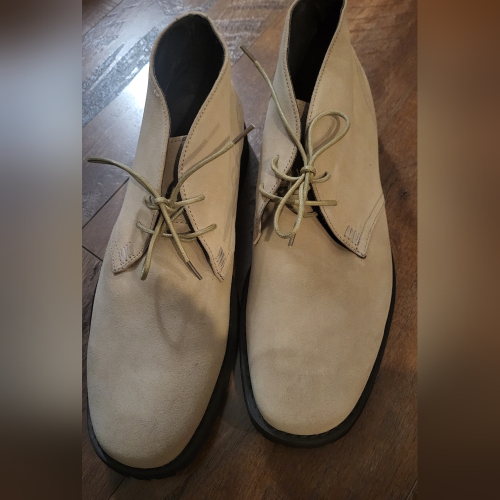 Lands End Men's Cream Suede Chukka Boots. Size 11. EUC, Like New
